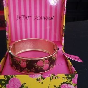 Betsy Johnson bangle bracelet